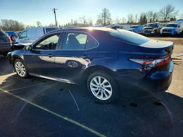 4T1R11BK4NU049061 2022 TOYOTA CAMRY - Image 2