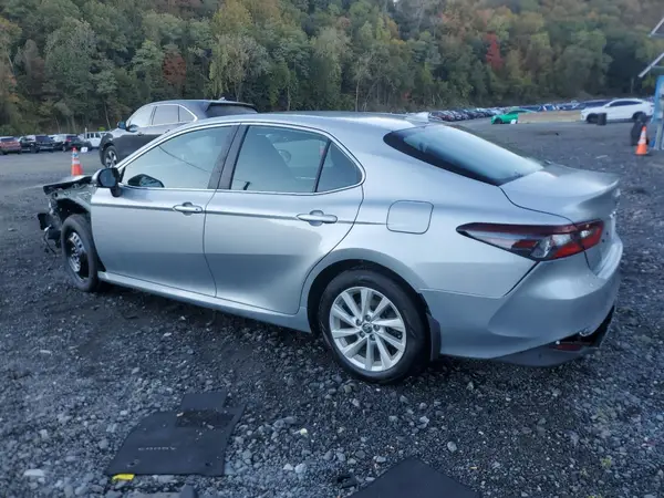 4T1R11BK4NU071500 2022 TOYOTA CAMRY - Image 2