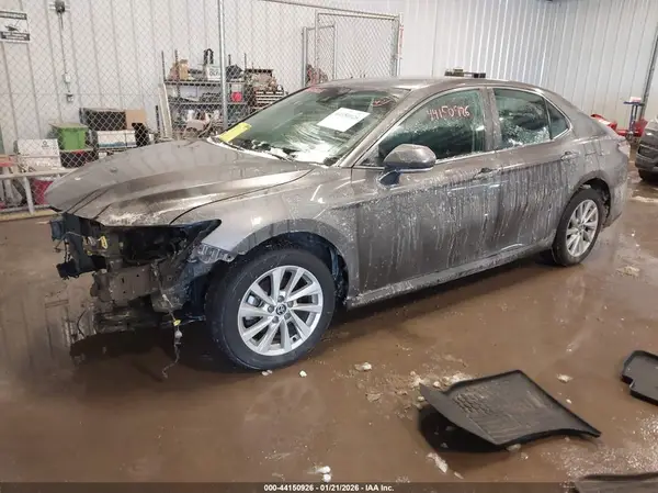 4T1R11BK5NU059050 2022 TOYOTA CAMRY - Image 2
