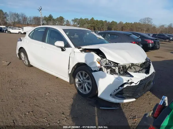4T1R11BK6MU034902 2021 TOYOTA CAMRY - Image 1