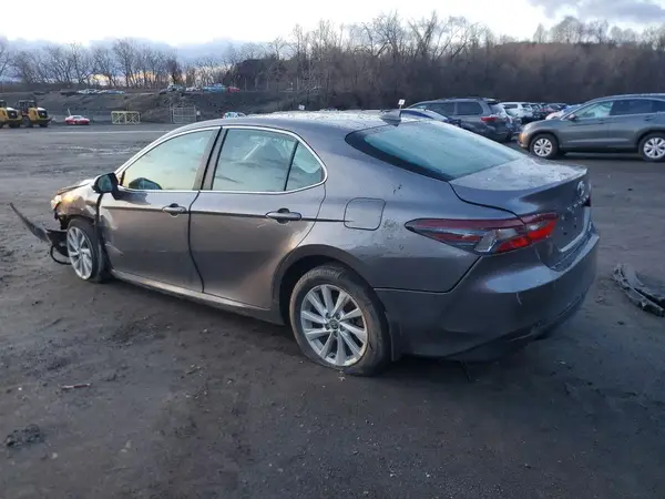 4T1R11BK6NU066332 2022 TOYOTA CAMRY - Image 2