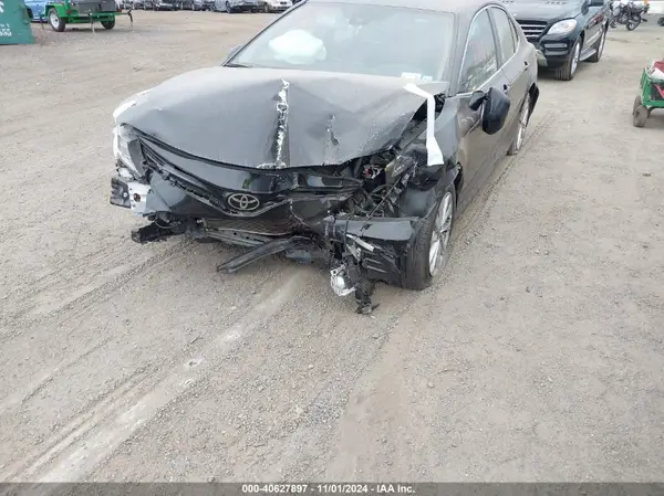 4T1R11BK6NU070896 2022 TOYOTA CAMRY - Image 2