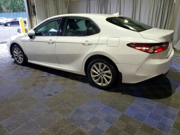 4T1R11BK7MU027859 2021 TOYOTA CAMRY - Image 2