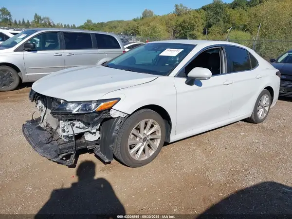 4T1R11BK7NU052911 2022 TOYOTA CAMRY - Image 2