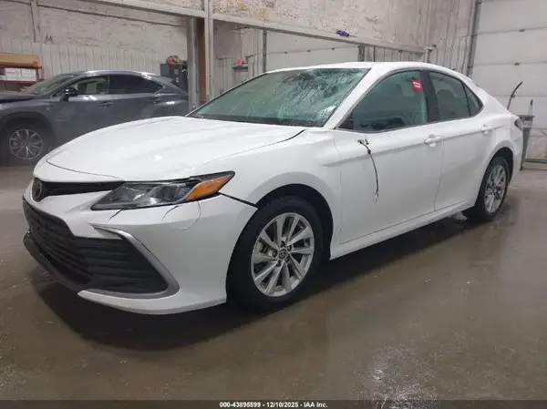 4T1R11BK7PU106842 2023 TOYOTA CAMRY - Image 2