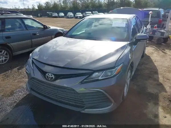 4T1R11BK8MU030169 2021 TOYOTA CAMRY - Image 2