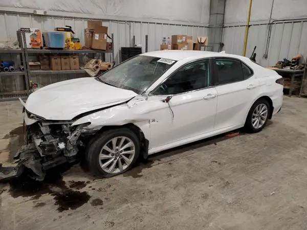 4T1R11BK8NU048785 2022 TOYOTA CAMRY - Image 1