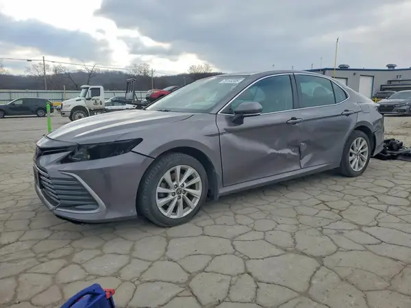 4T1R11BK9NU052330 2022 TOYOTA CAMRY - Image 1
