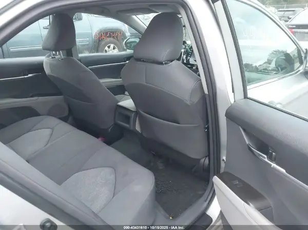 4T1R11BK9NU067765 2022 TOYOTA CAMRY - Image 8