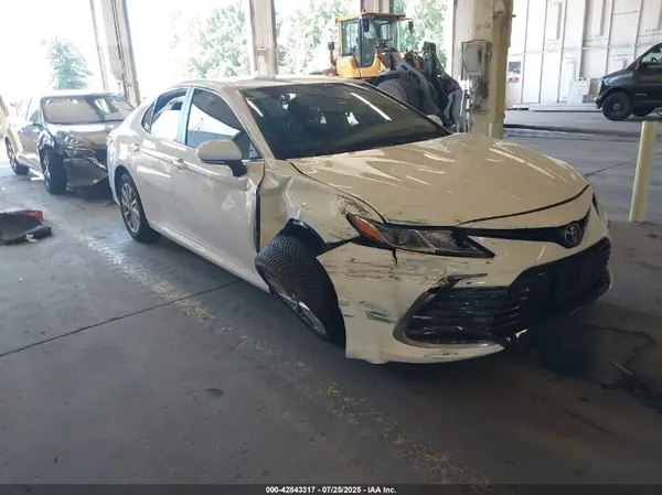 4T1R11BKXMU040122 2021 TOYOTA CAMRY - Image 1