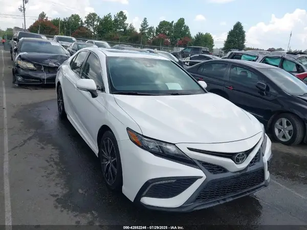 4T1S11AK0NU680456 2022 TOYOTA CAMRY - Image 1