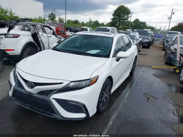 4T1S11AK0NU680456 2022 TOYOTA CAMRY - Image 2