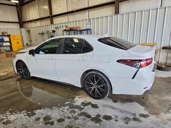 4T1S11AK0NU681798 2022 TOYOTA CAMRY - Image 2