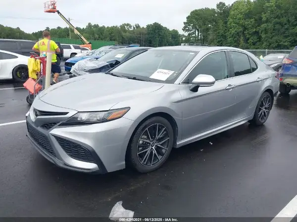 4T1S11AK1NU047237 2022 TOYOTA CAMRY - Image 2