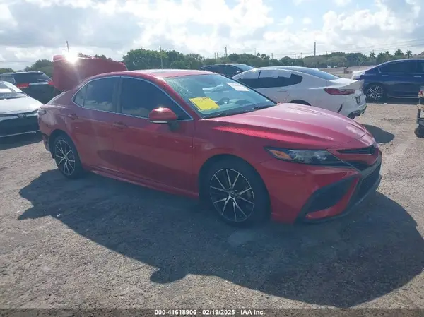 4T1S11AK1NU052325 2022 TOYOTA CAMRY - Image 1