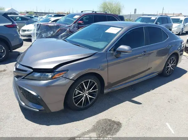 4T1S11AK1NU657185 2022 TOYOTA CAMRY - Image 2