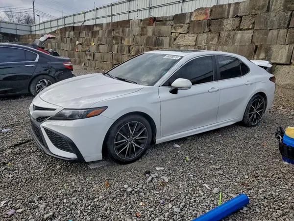 4T1S11AK1NU685925 2022 TOYOTA CAMRY - Image 1