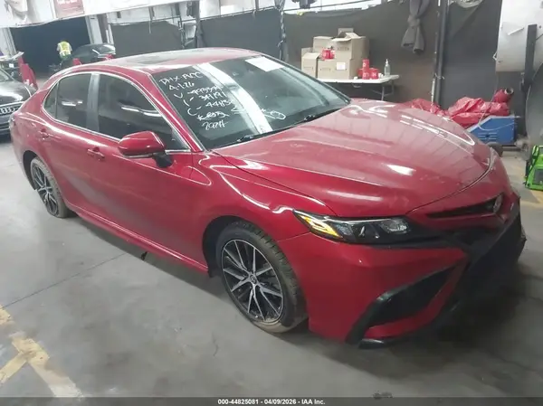 4T1S11AK2MU493394 2021 TOYOTA CAMRY - Image 1
