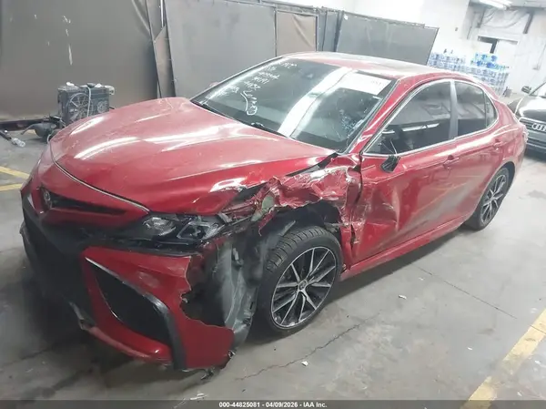 4T1S11AK2MU493394 2021 TOYOTA CAMRY - Image 2