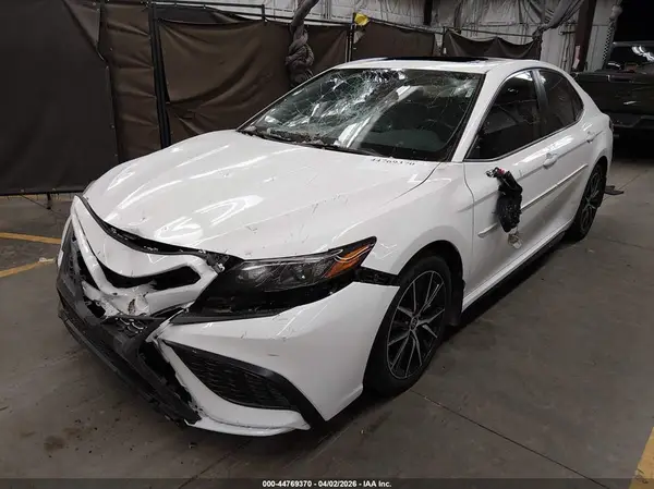 4T1S11AK2MU498076 2021 TOYOTA CAMRY - Image 2