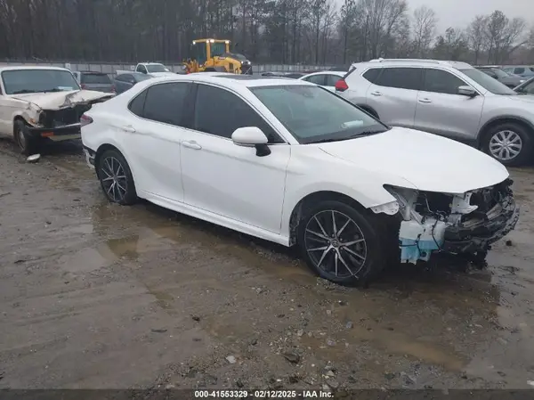 4T1S11AK2NU049756 2022 TOYOTA CAMRY - Image 1