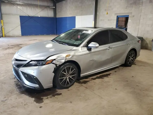 4T1S11AK2NU050793 2022 TOYOTA CAMRY - Image 1
