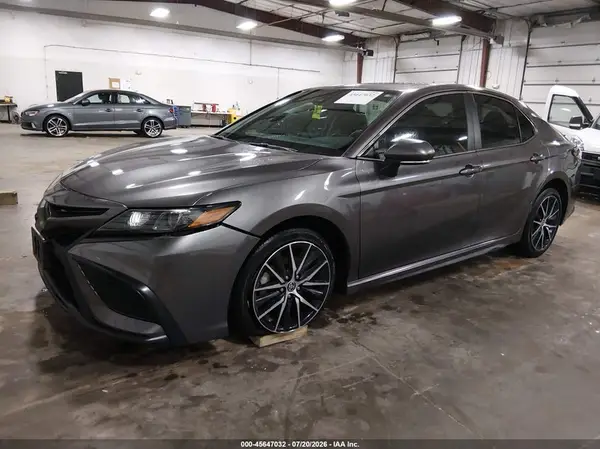 4T1S11AK2NU052639 2022 TOYOTA CAMRY - Image 2
