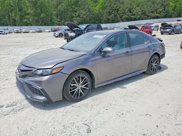 4T1S11AK2NU055573 2022 TOYOTA CAMRY - Image 1