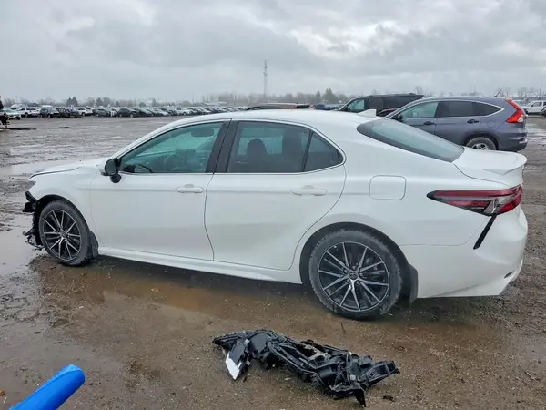 4T1S11AK2NU625975 2022 TOYOTA CAMRY - Image 2