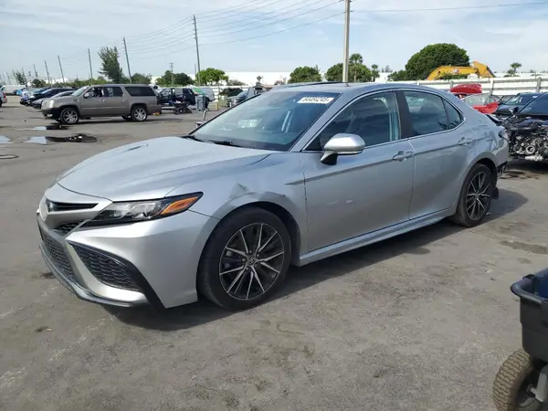 4T1S11AK2NU659138 2022 TOYOTA CAMRY - Image 1