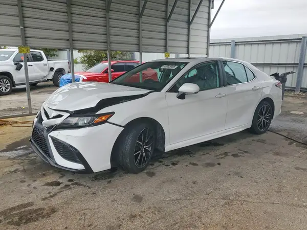4T1S11AK2NU665330 2022 TOYOTA CAMRY - Image 1