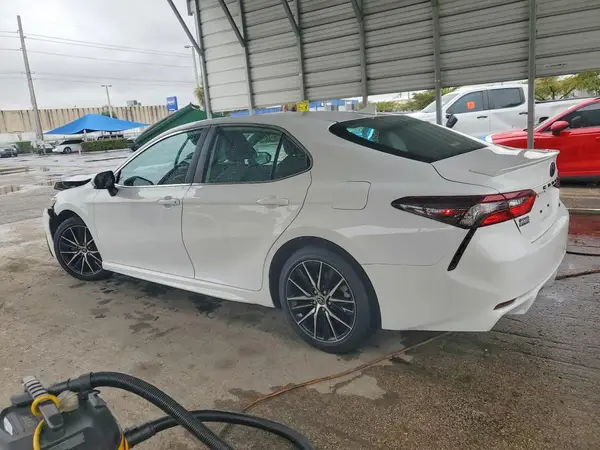4T1S11AK2NU665330 2022 TOYOTA CAMRY - Image 2