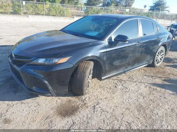 4T1S11AK2NU683150 2022 TOYOTA CAMRY - Image 2