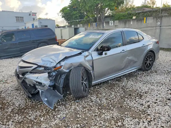 4T1S11AK2NU685822 2022 TOYOTA CAMRY - Image 1