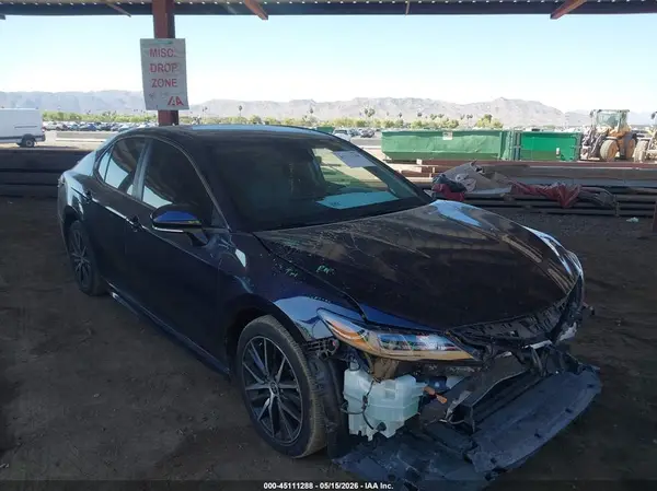 4T1S11AK3NU030049 2022 TOYOTA CAMRY - Image 1