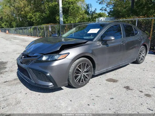 4T1S11AK3NU044890 2022 TOYOTA CAMRY - Image 2