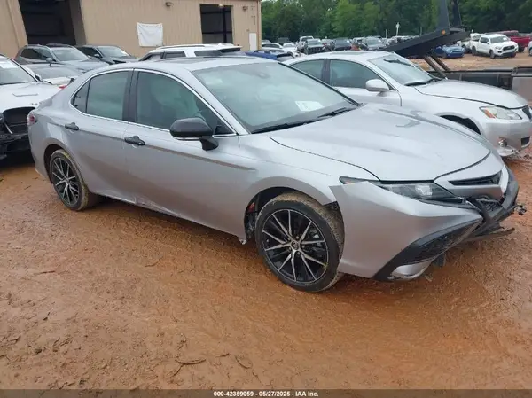 4T1S11AK3NU666177 2022 TOYOTA CAMRY - Image 1