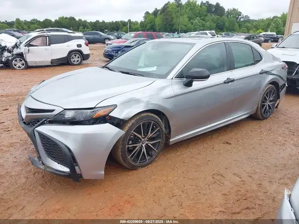 4T1S11AK3NU666177 2022 TOYOTA CAMRY - Image 2