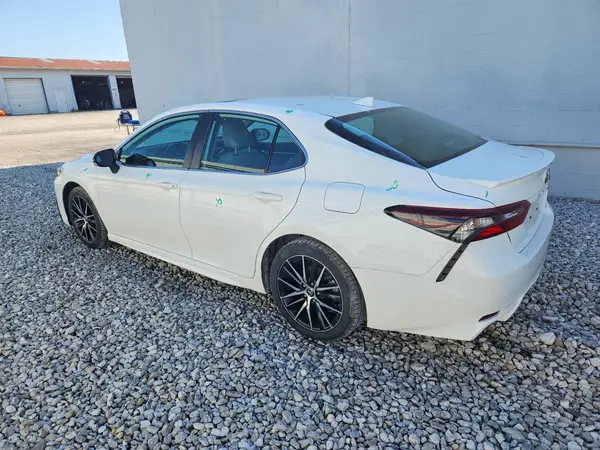4T1S11AK3NU680287 2022 TOYOTA CAMRY - Image 2