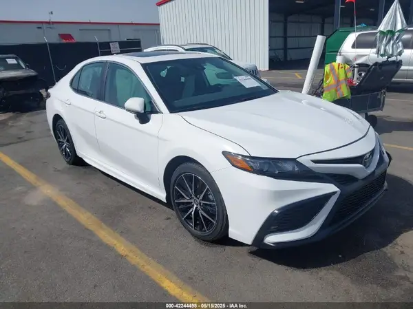 4T1S11AK3RU242942 2024 TOYOTA CAMRY - Image 1