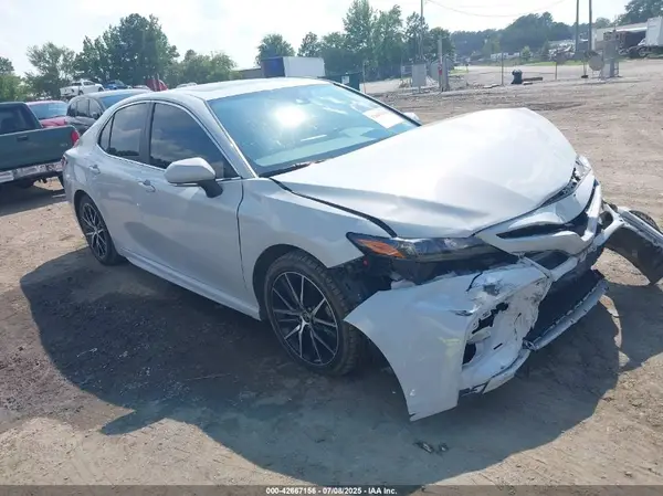 4T1S11AK4NU032604 2022 TOYOTA CAMRY - Image 1