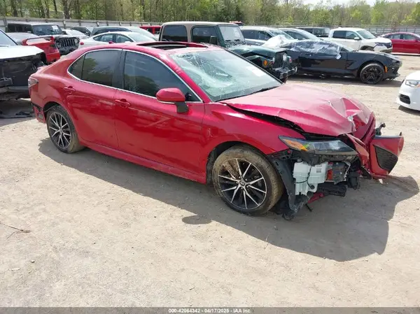 4T1S11AK4NU053520 2022 TOYOTA CAMRY - Image 1