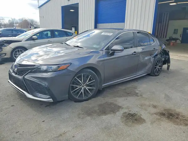 4T1S11AK4NU683926 2022 TOYOTA CAMRY - Image 1