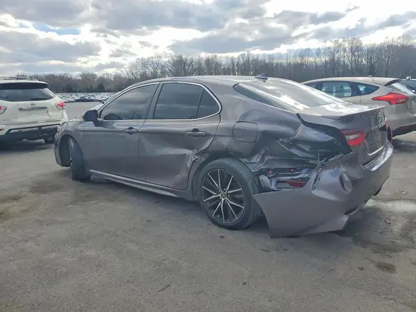 4T1S11AK4NU683926 2022 TOYOTA CAMRY - Image 2
