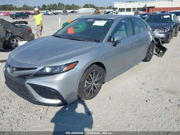 4T1S11AK5NU045524 2022 TOYOTA CAMRY - Image 2