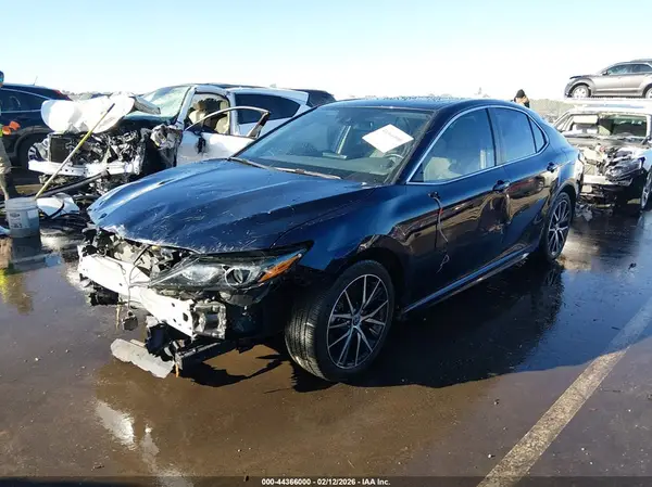 4T1S11AK5NU664625 2022 TOYOTA CAMRY - Image 2