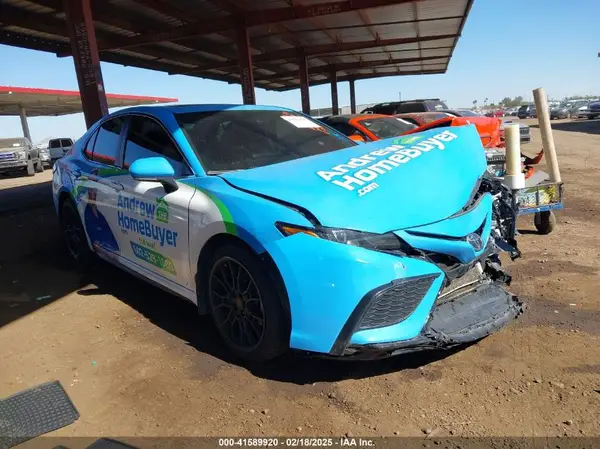 4T1S11AK5NU684177 2022 TOYOTA CAMRY - Image 1