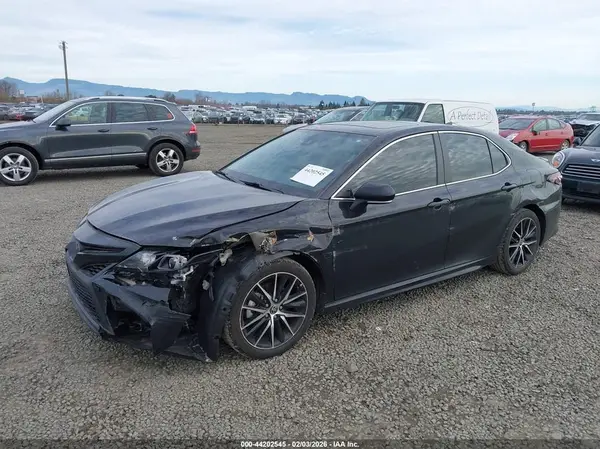 4T1S11AK5NU684938 2022 TOYOTA CAMRY - Image 2