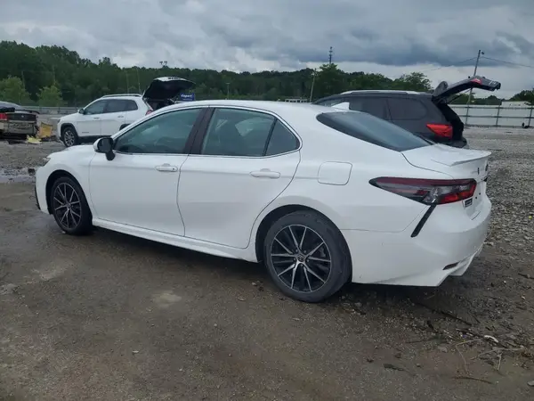 4T1S11AK5NU685295 2022 TOYOTA CAMRY - Image 2