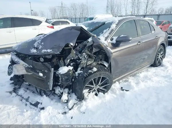 4T1S11AK6NU698699 2022 TOYOTA CAMRY - Image 2